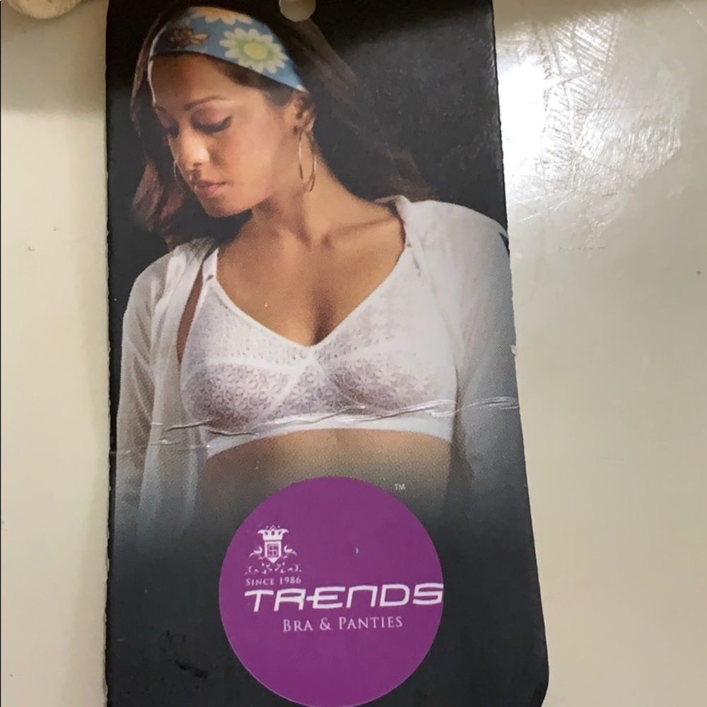 NWT TRENDS INNER WEAR SKIN BRA SIZE B 34-…